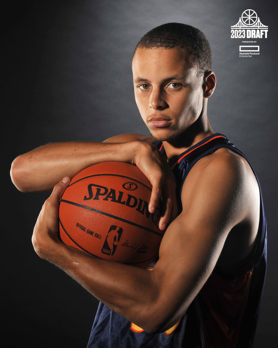 包含赛地聚焦——法国杯清晨热度飙升，上海申花回应争议，媒体盛赞，球探报告显示潜力的词条