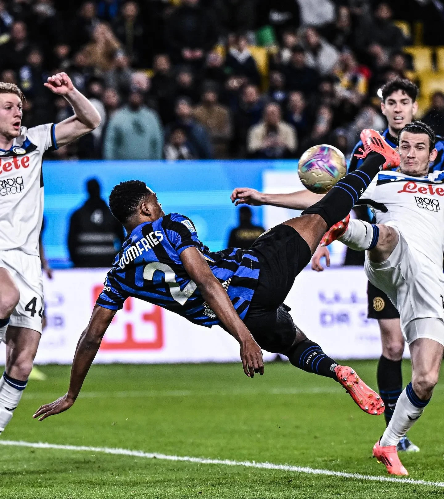 关于赛地聚焦——意大利杯今晚热度飙升；AC米兰止住颓势；震撼外界；更衣室氛围转暖的信息